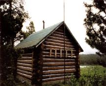 Vue arrière du chalet de gardes de parc de Fourpoint, 1996.; Parks Canada Agency / Agence Parcs Canada, 1996.