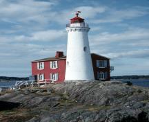 Vue générale du phare et logement; J. Mattie, NHSD-HSB, Parks, 1997