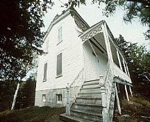 Corner view of Building 43, showing the steps and the covered verandah with turned posts, circa 2004.; Parks Canada Agency / Agence Parcs Canada, circa / vers 2004.