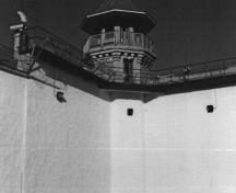 General view of the Northwest Tower Building, D-4, from the inside of the facility walls, 1995.; Correctional Service Canada \ Service correctionnel Canada, 1995.