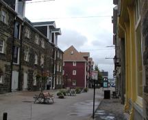 Vue générale des édifices des quais de Halifax démontrant les espaces ouverts et non bâtis entre les bâtiments.; Parks Canada Agency / Agence Parcs Canada, n.d.