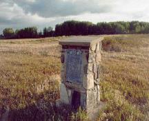 View of Fort Pelly, showing the plaque and the setting by a plain that permitted agriculture, 2007.; Parks Canada Agency / Agence Parcs Canada, 2007.
