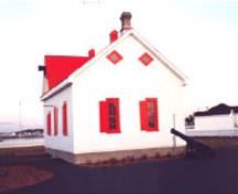 Corner view of the fog horn building at the Pointe-au-Père Lighthouse National Historic Site of Canada, 1993.; Agence Parcs Canada / Parks Canada Agency, 1993.