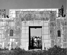 General view showing evidence of functional design of the fort such as its gate and entrance passage.; Parks Canada Agency / Agence Parcs Canada