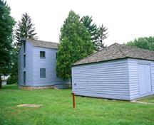 Vue générale des casernes de Butler montrant les relations spatiales entre les ressources perceptibles du site, 1993.; Parks Canada Agency / Agence Parcs Canada, B. Morin, 1993.