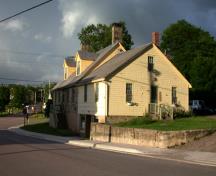 Bell Inn - élévation du côté; PNB 2004