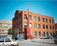 Vue générale du Laboratoire de préparation des minerais (550, rue Booth), 1987.; Agence Parcs Canada / Parks Canada Agency, S. Ricketts, 1987.