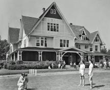 General view of Dalvay-by-the-Sea showing its asymmetrical, two-and-a-half-storey composition.; Parks Canada Agency / Agence Parcs Canada.