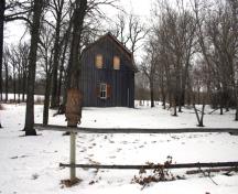 Vue d'ensemble - de l'est de la maison Goulet, St. Pierre, 2006; Historic Resources Branch, Manitoba Culture, Heritage and Tourism 2005
