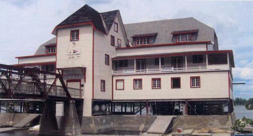 south façade from the southeast
