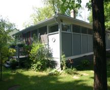 Corner view of Thorson Cottage, Gimli 2013; Historic Resources Branch, Manitoba Tourism, Culture, Heritage, Sport and Consumer Protection, 2014