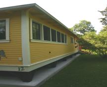 Vue oblique latérale, chalet Maryville, Gimli 2013; Historic Resources Branch, Manitoba Tourism, Culture, Heritage, Sport and Consumer Protection, 2014