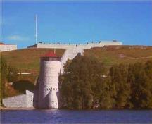 General view of the Fort Henry fortifications showing the inter-relationship of the glacis with natural features surrounding the site (its profile and the need for a retaining wall on the north and along the shore of Deadman's Bay).; Parks Canada Agency/Agence Parcs Canada, n.d.