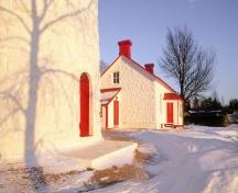 Corner view of Point Clark Lighthouse and the lightkeeper's dwelling; Parks Canada Agency | Agence Parcs Canada