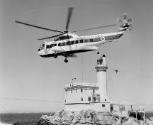 Photographie historique du phare de Triple Islands, 1967.; Library and Archives Canada, Department of Transport | Bibliothèque et Archives Canada, Ministère des Transports, e008128980