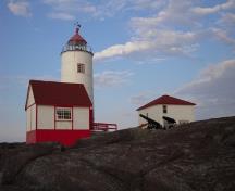 Vue générale du phare de l'île Verte; Agence Parcs Canada | Parks Canada Agency, Valérie Busque, 2009.