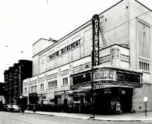 Photographie historique du théâtre Outremont.; Library and Archives Canada | Bibliothèque et Archives Canada, Hayward Studios, PA-081560.