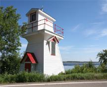Vue en angle du phare de Wallace Harbour, Feu à secteurs, 2008.; Kraig Anderson - lighthousefriends.com