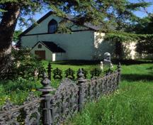 Façades principales - du sud-est de l'église presbytérienne de Kildonan, Winnipeg, 2005; Historic Resources Branch, Manitoba Culture, Heritage and Tourism, 2005