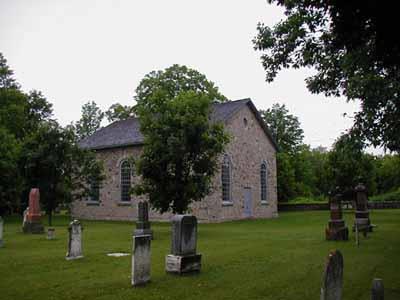 Des parties du cimetière et du mur
