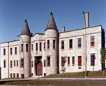 Exterior view of the Armoury, showing the elements of the stripped down Château style, including the twin-towered frontispiece, 1989.; Department of National Defence / Ministère de la Défense nationale, 1989.