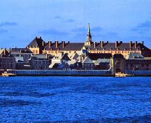 General view of Fortress of Louisbourg, showing its setting on a protected and relatively ice-free harbour.; Parks Canada Agency / Agence Parcs Canada.