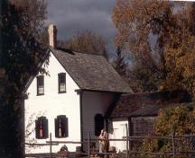 South east exterior elevation of Louis Riel House, 1999.; Parks Canada Agency / Agence Parcs Canada, 1999.