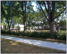 Vue générale du cimetière de l'Hôpital-Général de Québec, 2002.; Parks Canada | Parcs Canada