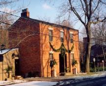 Vue générale de la maison Promenade dans l'arrondissement historique de Niagara-on-the-Lake, 2002.; Parks Canada / Parcs Canada, 2002.