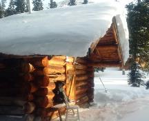 Raven Cabin Bunkhouse, vue de côté, 2017.; Agence Parcs Canada / Parks Canada Agency, 2017.