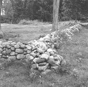 Vue générale des murs qui délimitent le fort, 1920.; Library and Archives Canada / Bibliothèque et Archives Canada, 1920.