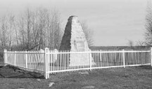 View of the HSMBC plaque and cairn.; Agence Parcs Canada / Parks Canada Agency