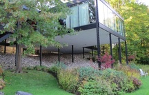 The Hart Massey House rear elevation and garden.; Christine Boucher, Agence Parcs Canada / Parks Canada Agency, 2017.