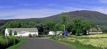 View of the buildings of the Petite-Ferme du cap Tourmente; Parks Canada | Parcs Canada