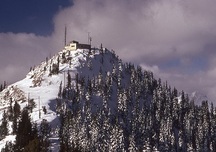 Photo de la station d'étude des rayons cosmiques aggrandie en mars 1974; David Hobill