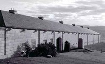 General view of the Commissariat Stores / Reverse Fire Chamber West, showing the simple, plain geometric massing of the solidly built ashlar faced rectangular building, 1996.; Parks Canada | Parcs Canada, Graham, 1996.