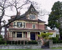Exterior view of the Rossland Apartments; Victoria Heritage Foundation, Derek Trachsel, 2005.