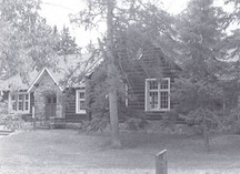 Photo prise de l'extérieur; (Parks Canada | Parcs Canada, WRO, 1984.)
