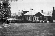 General view of the Superintendent’s Residence and Works Garage showing its design in the cottage tradition which harmonizes with the adjacent Superintendent’s Residence and is compatible with its picturesque location, 1984.; Parks Canada | Parcs Canada, C. Cameron, 1984.