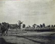 En 1909, la place Bend View, aujourd'hui le parc du Mascaret, a été aménagé par la ville de Moncton et devint l’un des premiers parcs publics

 

; Moncton Museum