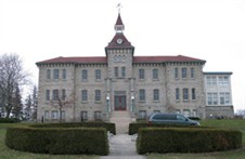 Wellington County House of Industry and Refuge, Wikimedia Commons 2008 / Refuge-pour-les-Pauvres-du-Comté-de-Wellington, Wikimedia Commons 2008