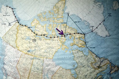 DEW Line showing FOX-M main station, Wikipedia / Le réseau d'alerte avancé montrant la station principale FOX-M, Wikipedia