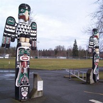 Totem poles at Lewis Park, City of Courtenay, 2009 / Les mâts totémiques du parc Lewis, ville de Courtenay, 2009