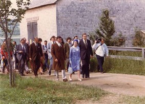 Queen Elizabeth II at Kings Landing Historical Settlement, 1976, Moncton Museum PANB P229-21 / La reine Elizabeth II à Kings Landing, 1976, Musée de Moncton PANB P229-21 