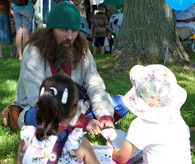Learning from a Viking, Parks Canada / Une leçon d'un viking, Parcs Canada