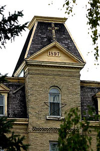 Convent of the Sisters of the Holy Names of Jesus and Mary, Manitoba Historic Resources Branch, 2005 / Couvent des Soeurs des Saints Noms de Jésus et de Marie, direction des ressources historiques de Manitoba, 2005